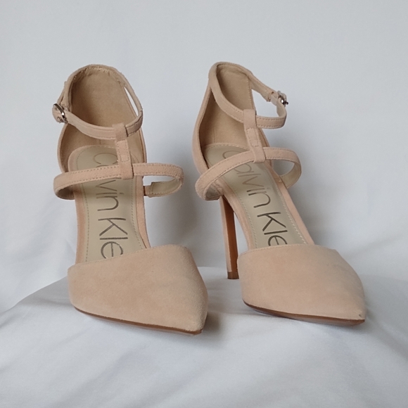 Flirty Elegant Calvin Klein Suede Nude/Tan Heels with Stiletto Design Sz 5 - Picture 1 of 10